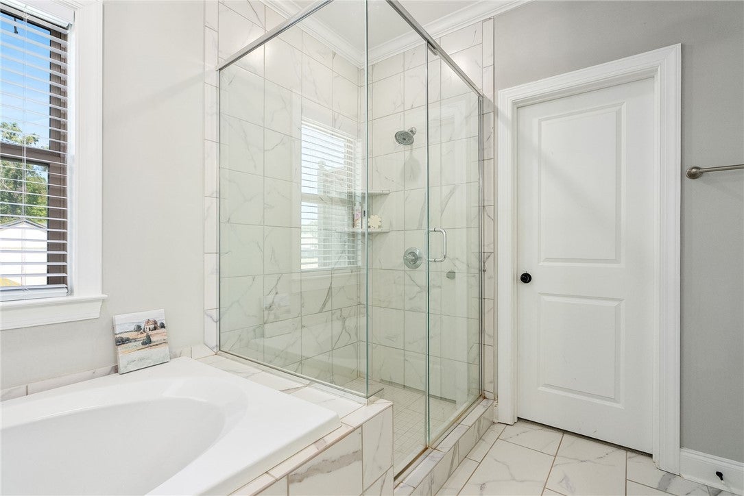 2401 Meadow Cove Road Auburn, AL 36832 - Photo 19 of 37 Separate shower and garden tub - tranquil