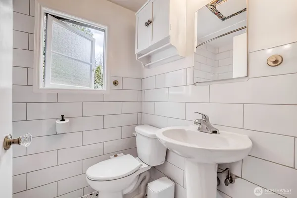 $640,000 | 4034 Northeast 109th Street, Seattle, WA 98125