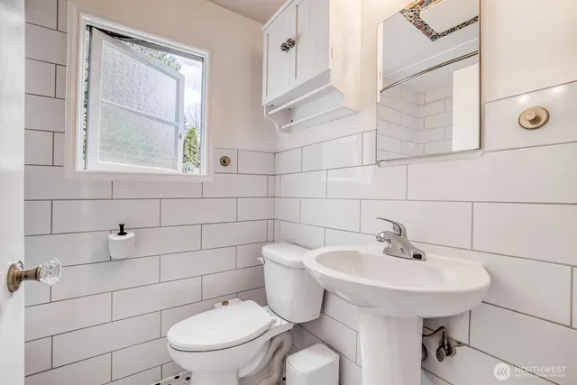 $660,000 | 4034 Northeast 109th Street, Seattle, WA 98125