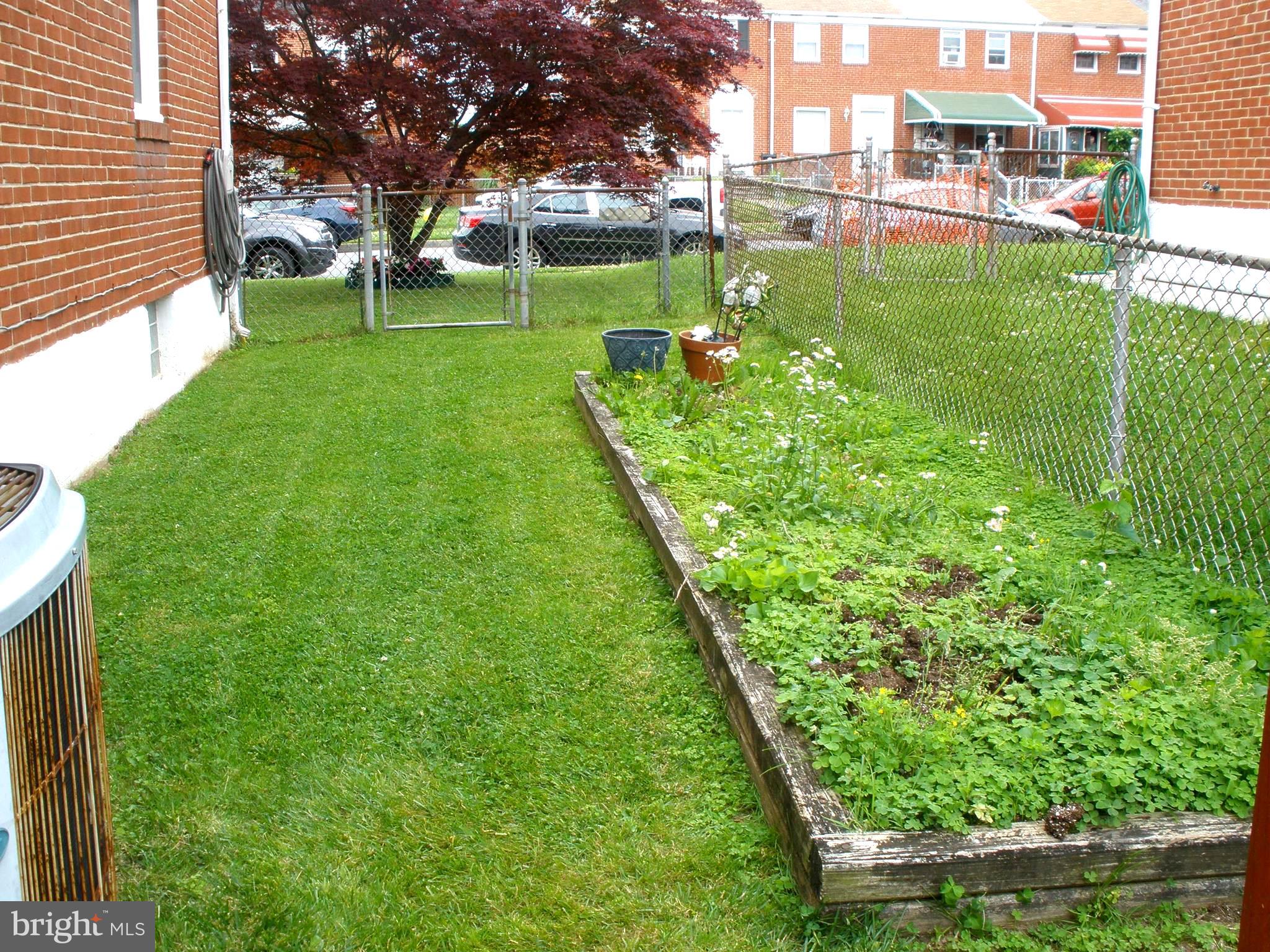 2220 Vailthorn Road Baltimore, MD 21220 - Photo 11 of 34 Fenced Side Yard