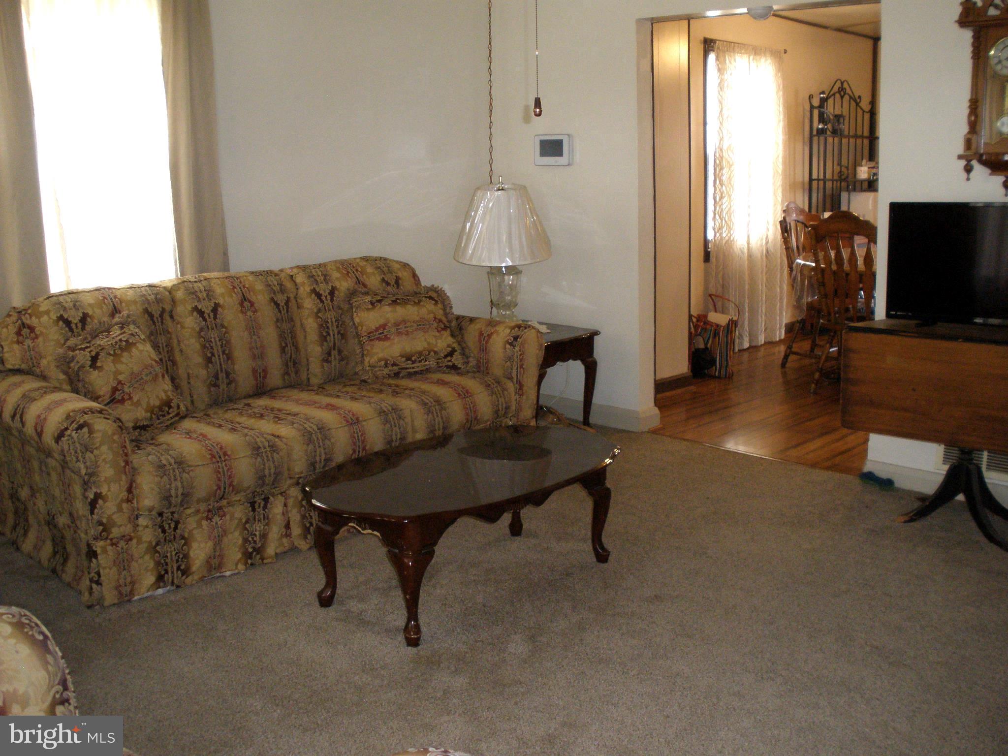 2220 Vailthorn Road Baltimore, MD 21220 - Photo 16 of 34 Living Room
