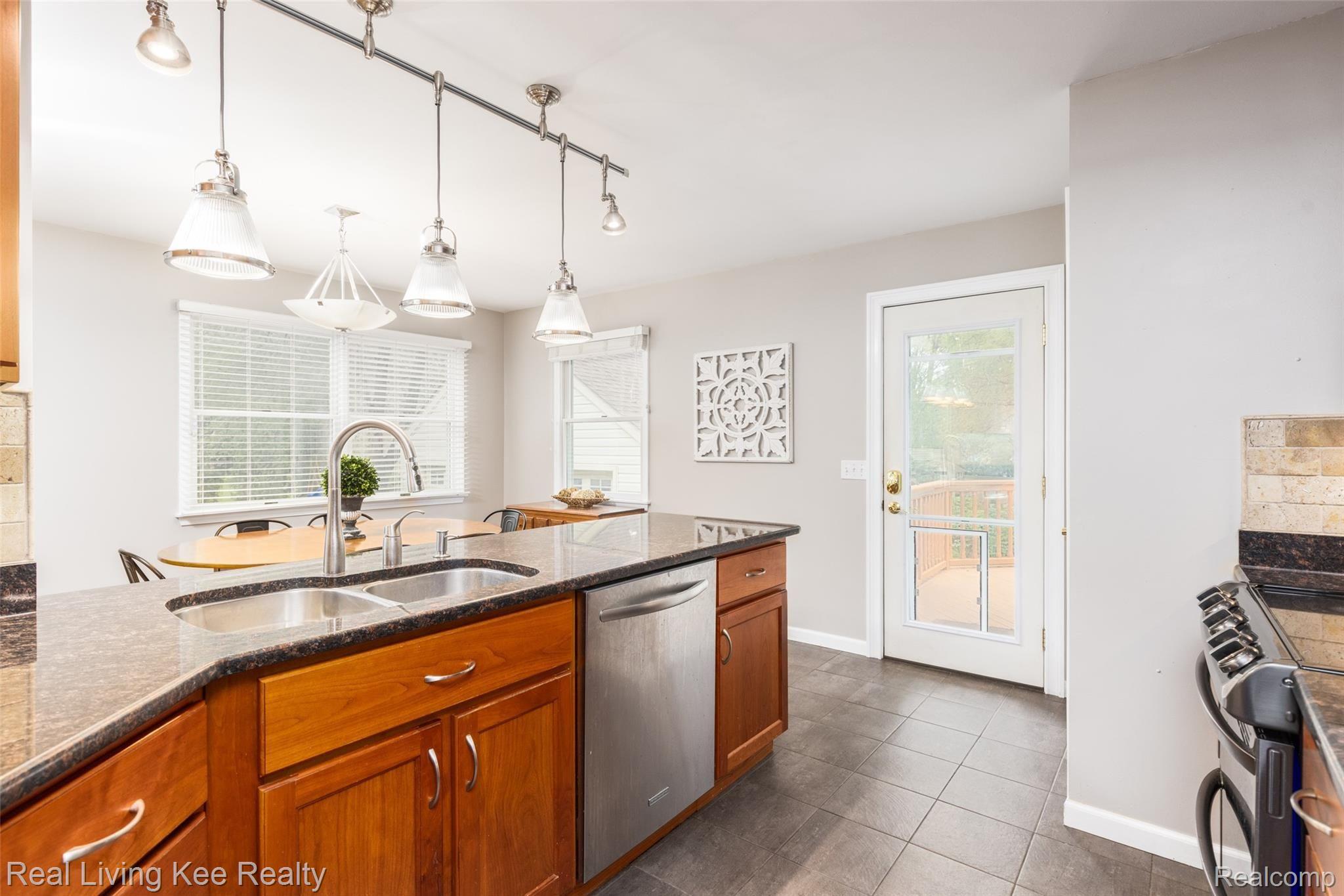 509 Driftwood Avenue Rochester, MI 48307 - Photo 13 of 48 509 Driftwood -11.jpg