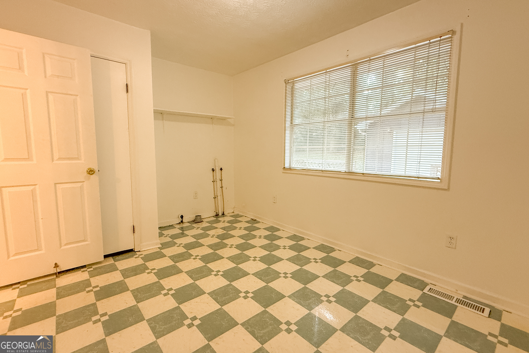 14375 Highway 19 Griffin, GA 30224 - Photo 25 of 32