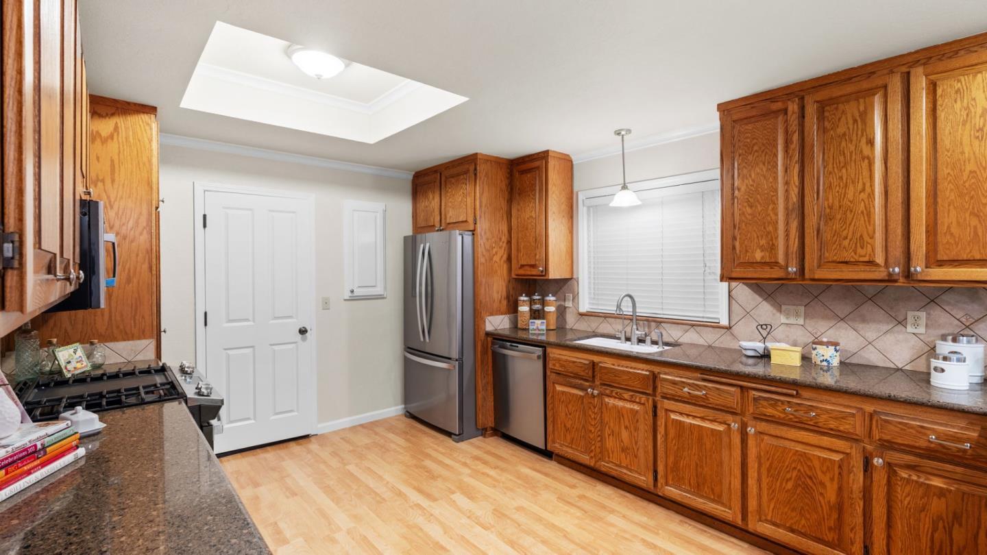 8062 Peppertree Road Dublin, CA 94568 - Photo 7 of 28