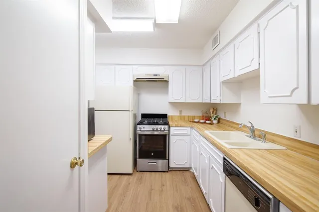 $2,300 | 5949 Copperwood Lane, Unit 1158, Dallas, TX 75248