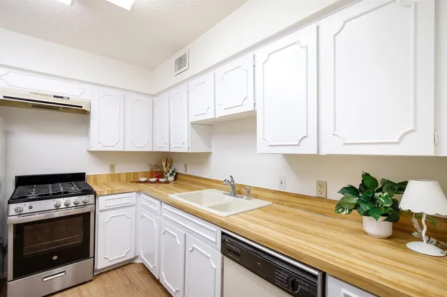 $2,300 | 5949 Copperwood Lane, Unit 1158, Dallas, TX 75248