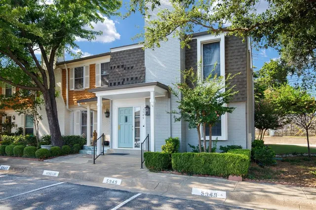 $2,300 | 5949 Copperwood Lane, Unit 1158, Dallas, TX 75248