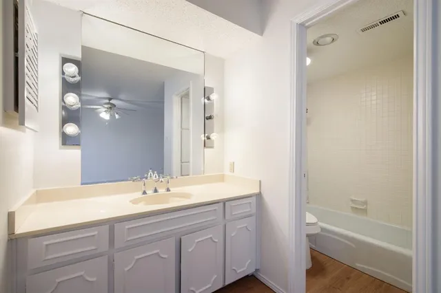 $2,300 | 5949 Copperwood Lane, Unit 1158, Dallas, TX 75248