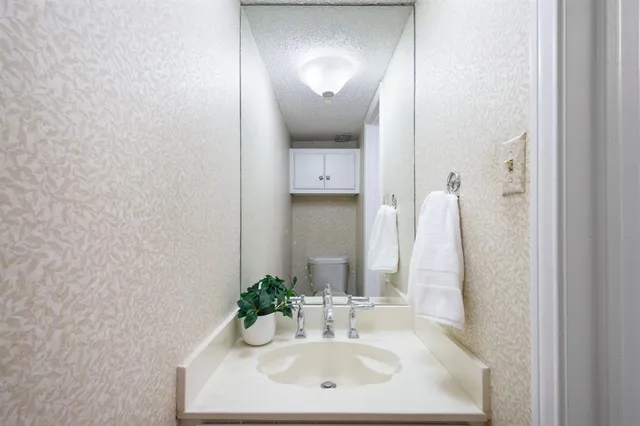 $2,300 | 5949 Copperwood Lane, Unit 1158, Dallas, TX 75248