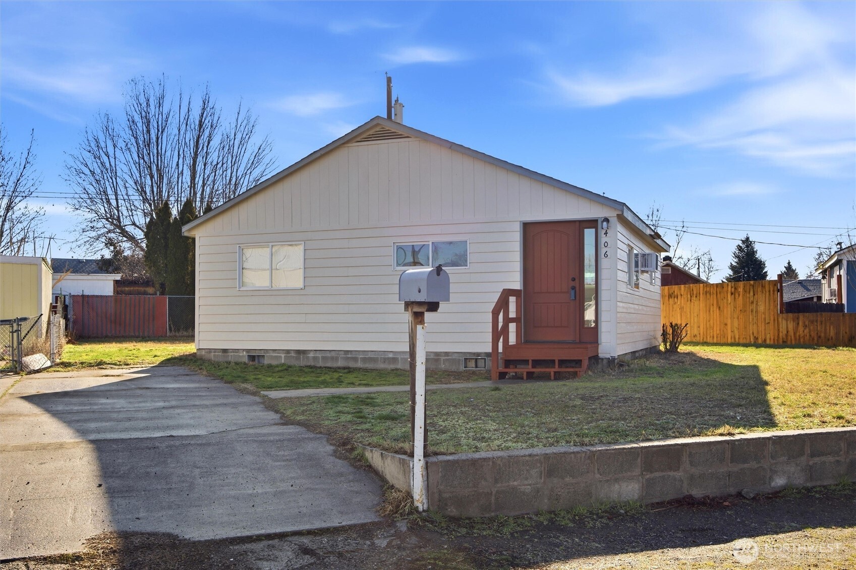 406 Snow Avenue Richland, WA 99352 - Photo 1 of 23