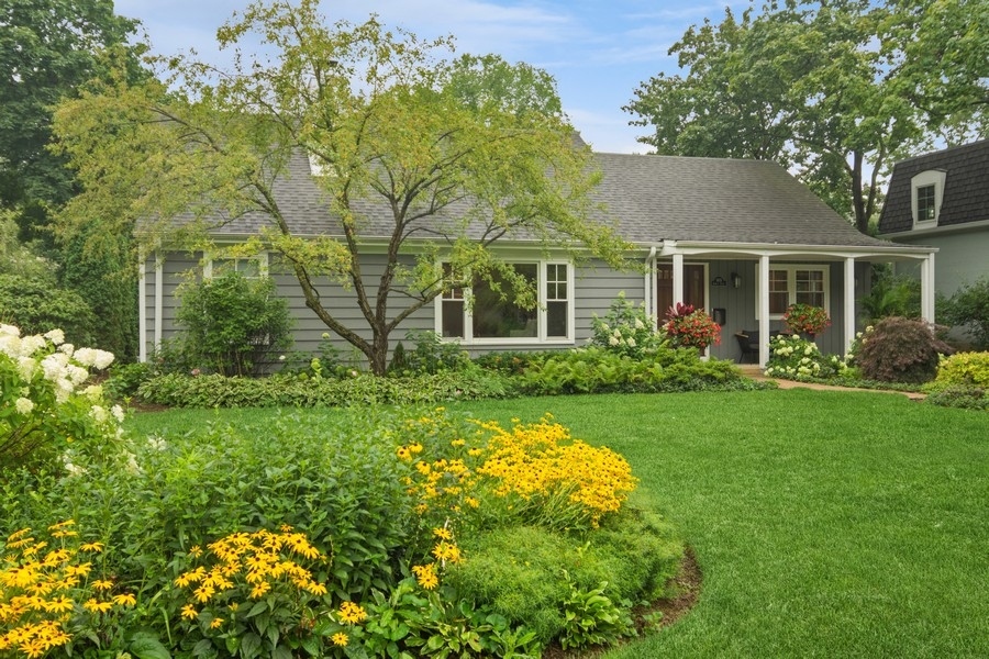 a view of a house with garden and yard