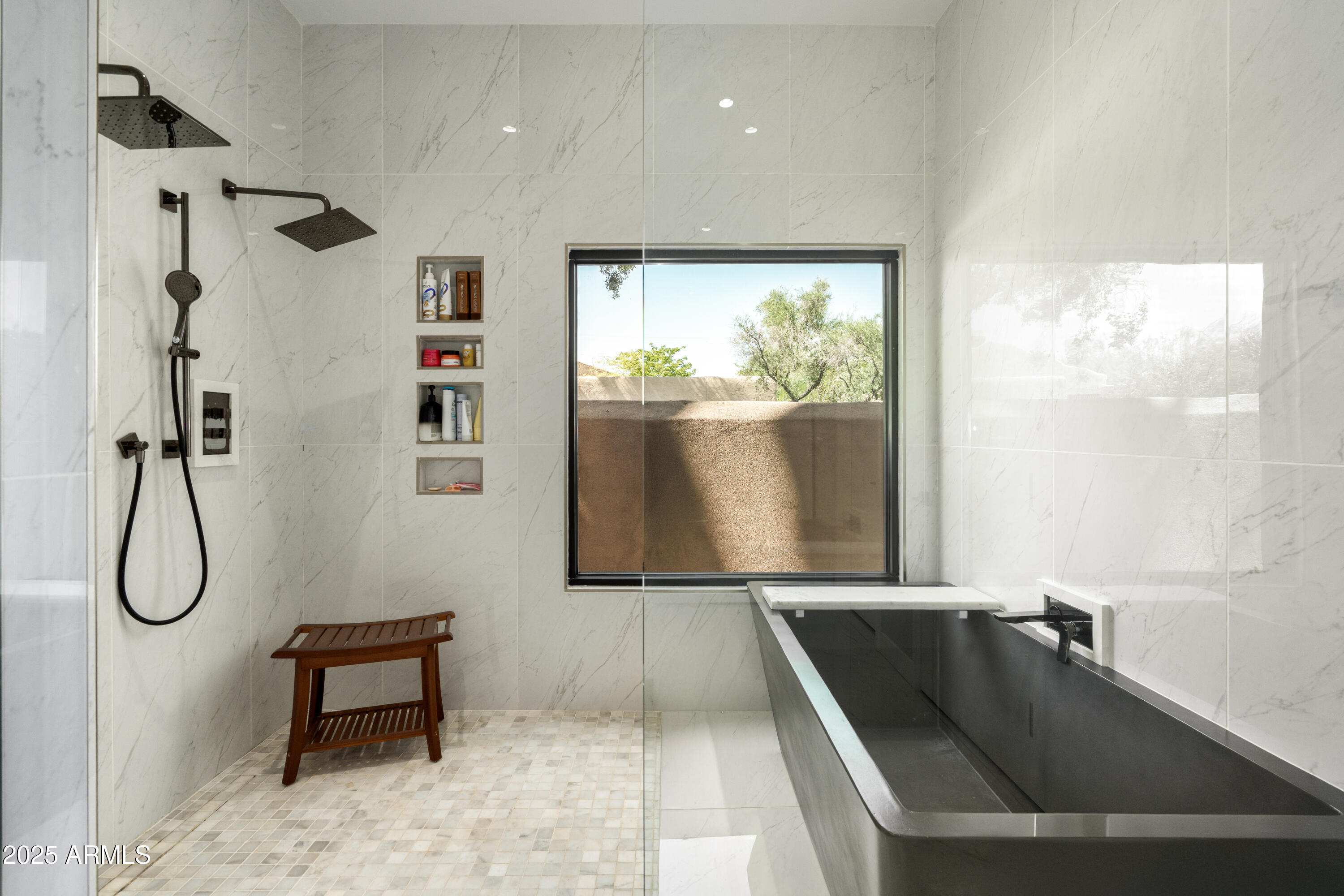 4440 East Camelback Road, Unit 31 Phoenix, AZ 85018 - Photo 12 of 21 Primary Bathroom