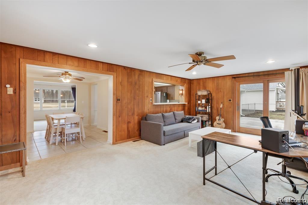 22104 Gill Road Farmington Hills, MI 48335 - Photo 9 of 39