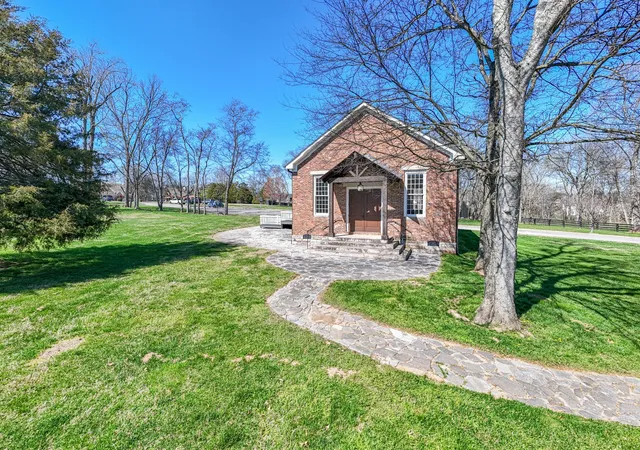 $1,899,900 | 4816 Torquay Court, Arrington, TN 37014