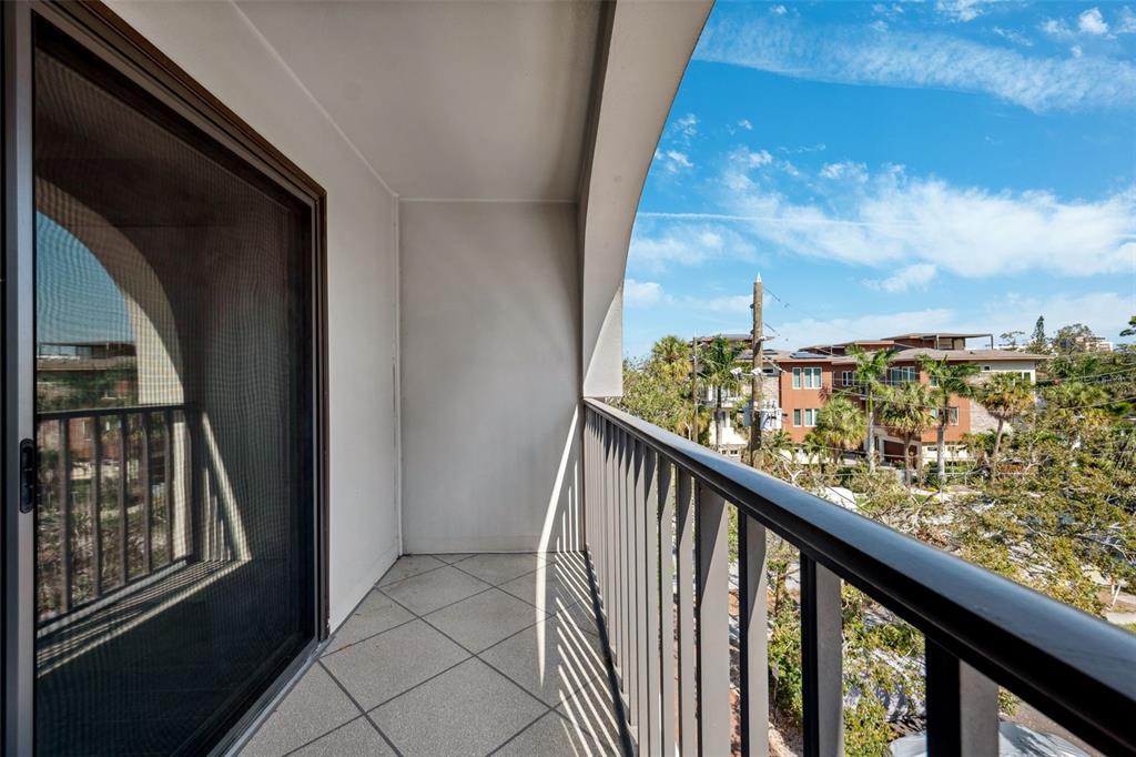 105 4th Avenue Northeast, Unit 418 St. Petersburg, FL 33701 - Photo 28 of 42 a view of balcony with workspace