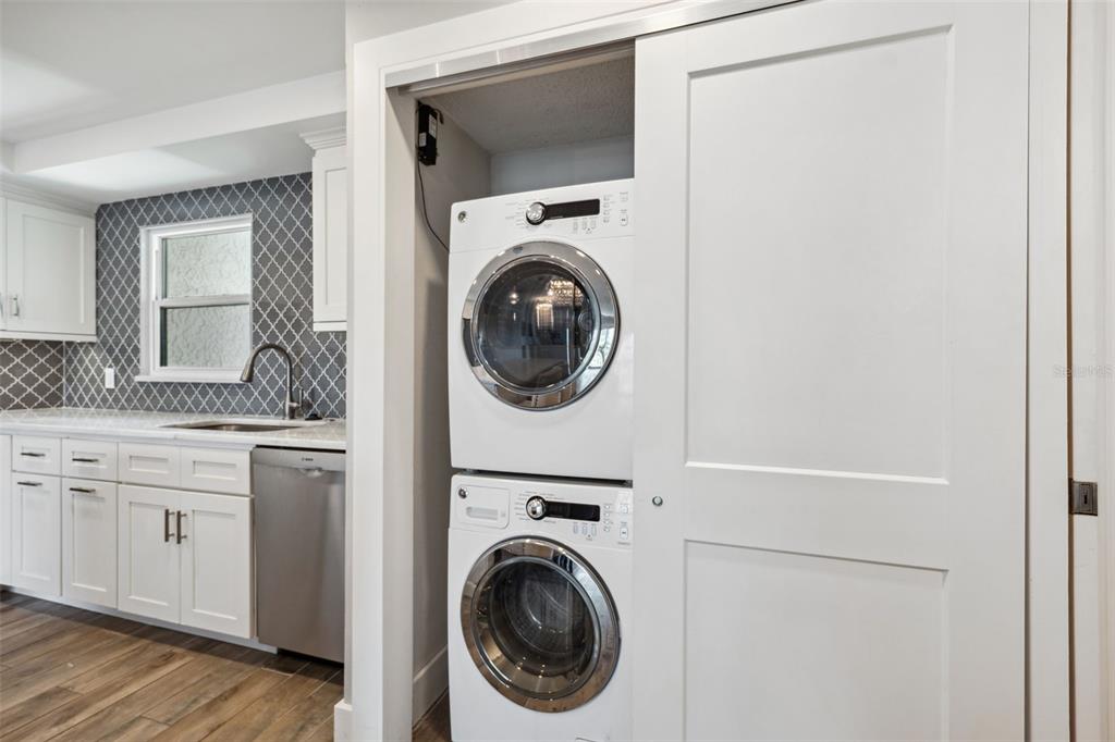 105 4th Avenue Northeast, Unit 418 St. Petersburg, FL 33701 - Photo 10 of 42 a utility room with sink dryer and washer