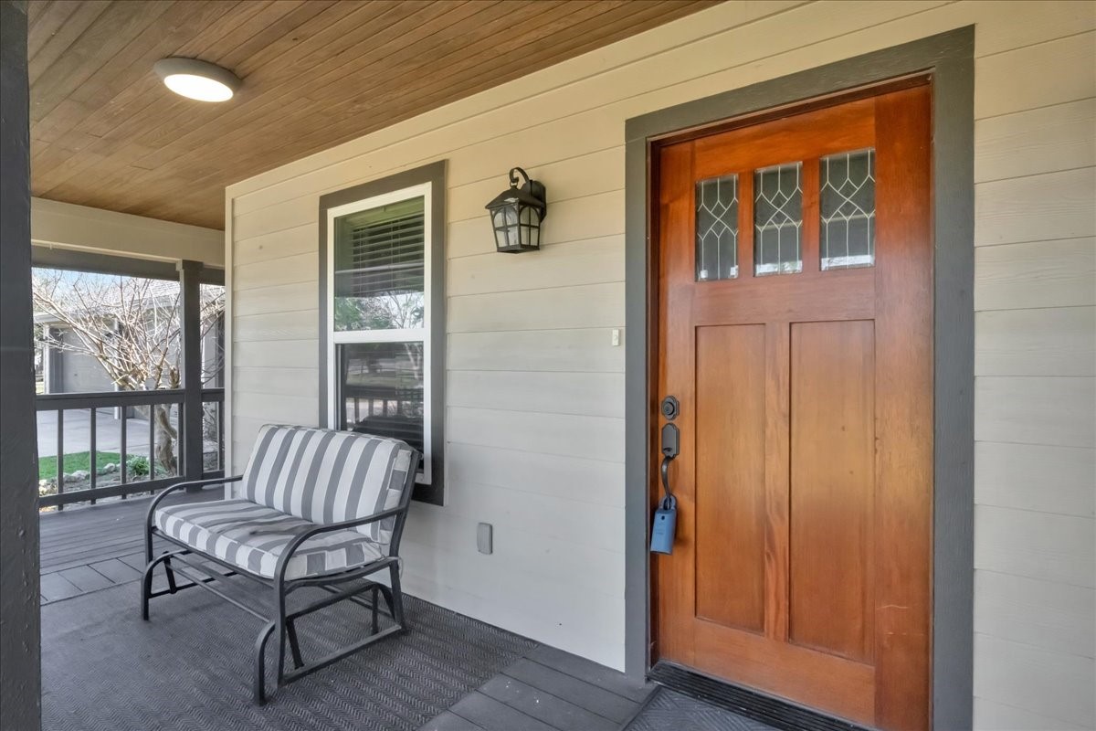 12335 2nd Street Santa Fe, TX 77539 - Photo 8 of 49 a living room with furniture and a window