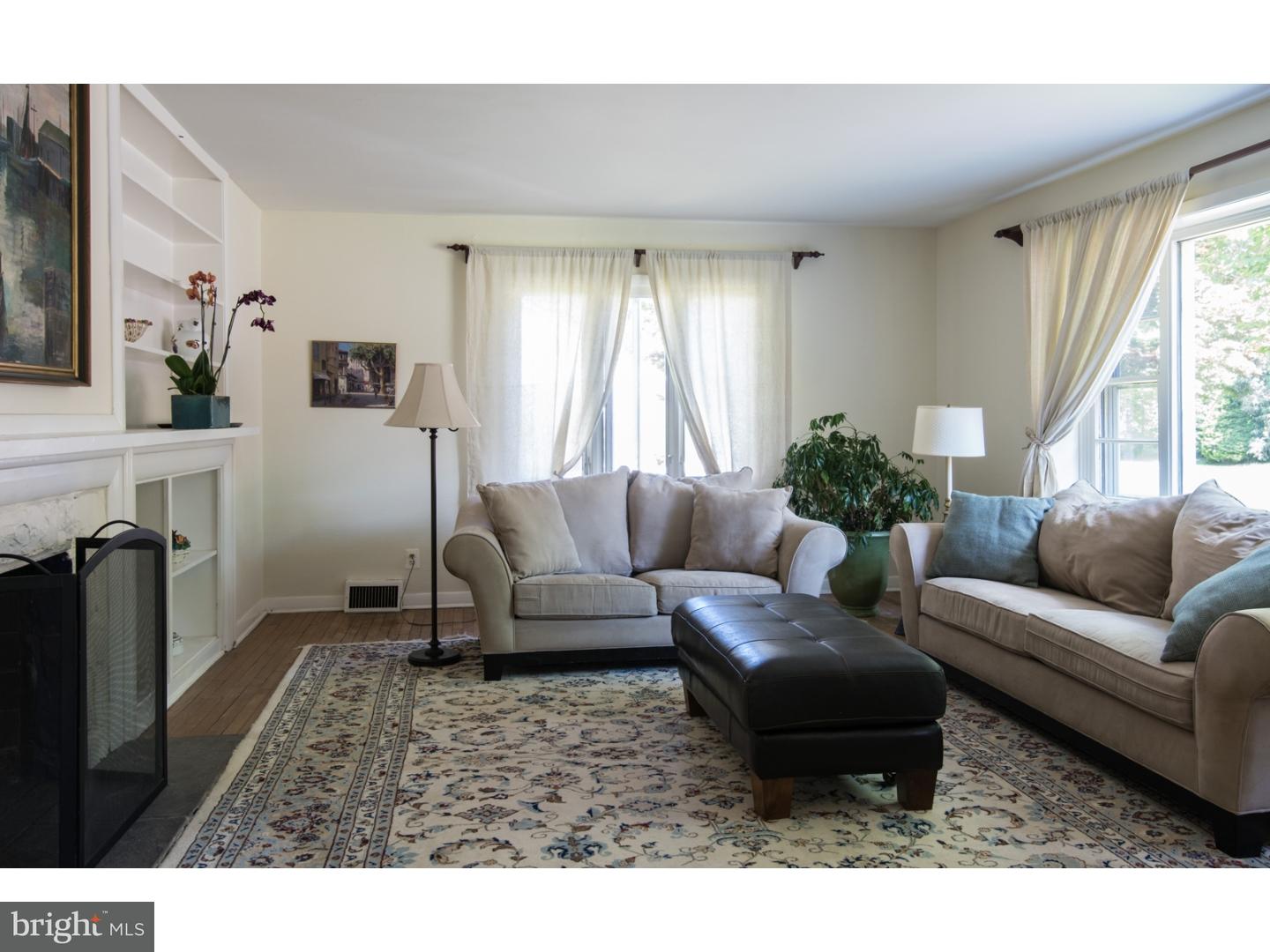 1396 Warner Road Jenkintown, PA 19046 - Photo 3 of 25 Living Room