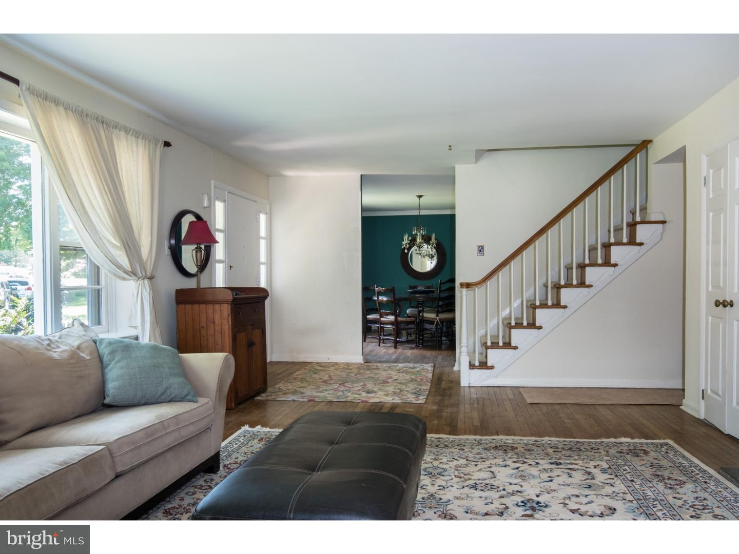 1396 Warner Road Jenkintown, PA 19046 - Photo 4 of 25 Living Room