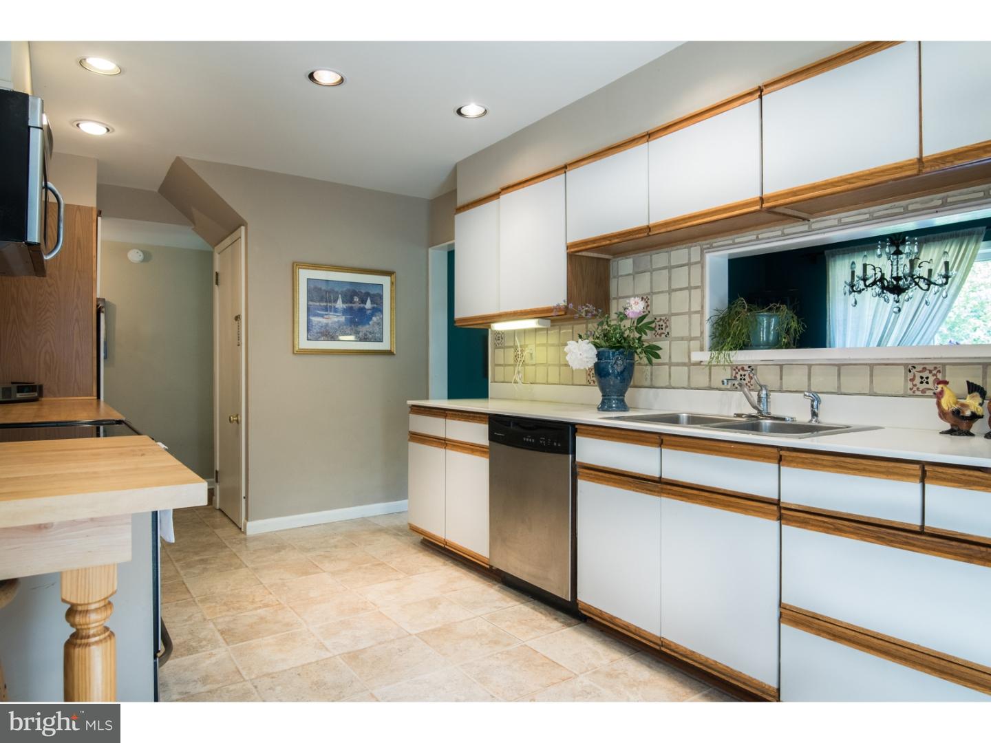 1396 Warner Road Jenkintown, PA 19046 - Photo 6 of 25 Kitchen