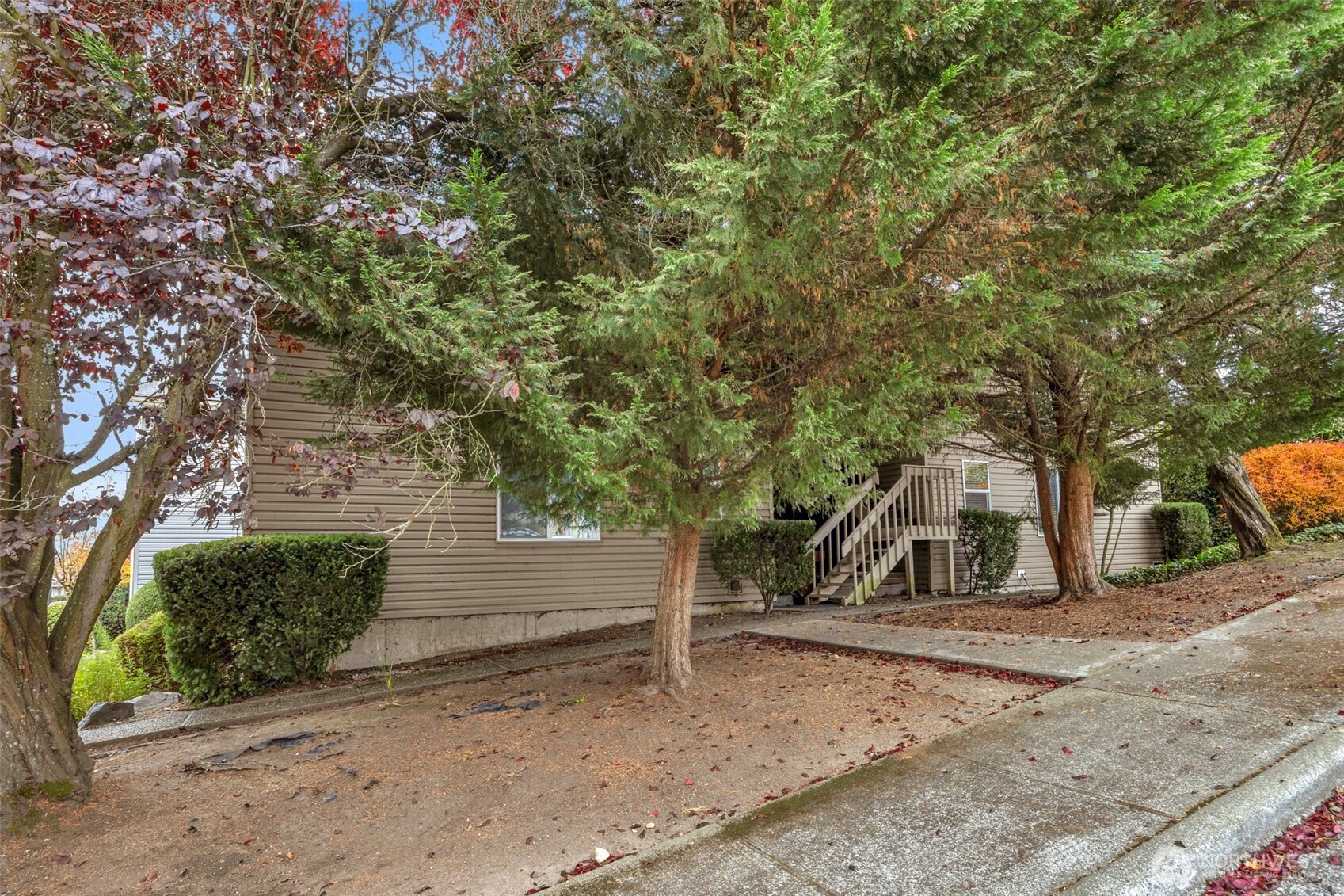 1302 Chestnut Street, Unit 2 Everett, WA 98201 - Photo 20 of 31 a view of outdoor space and yard
