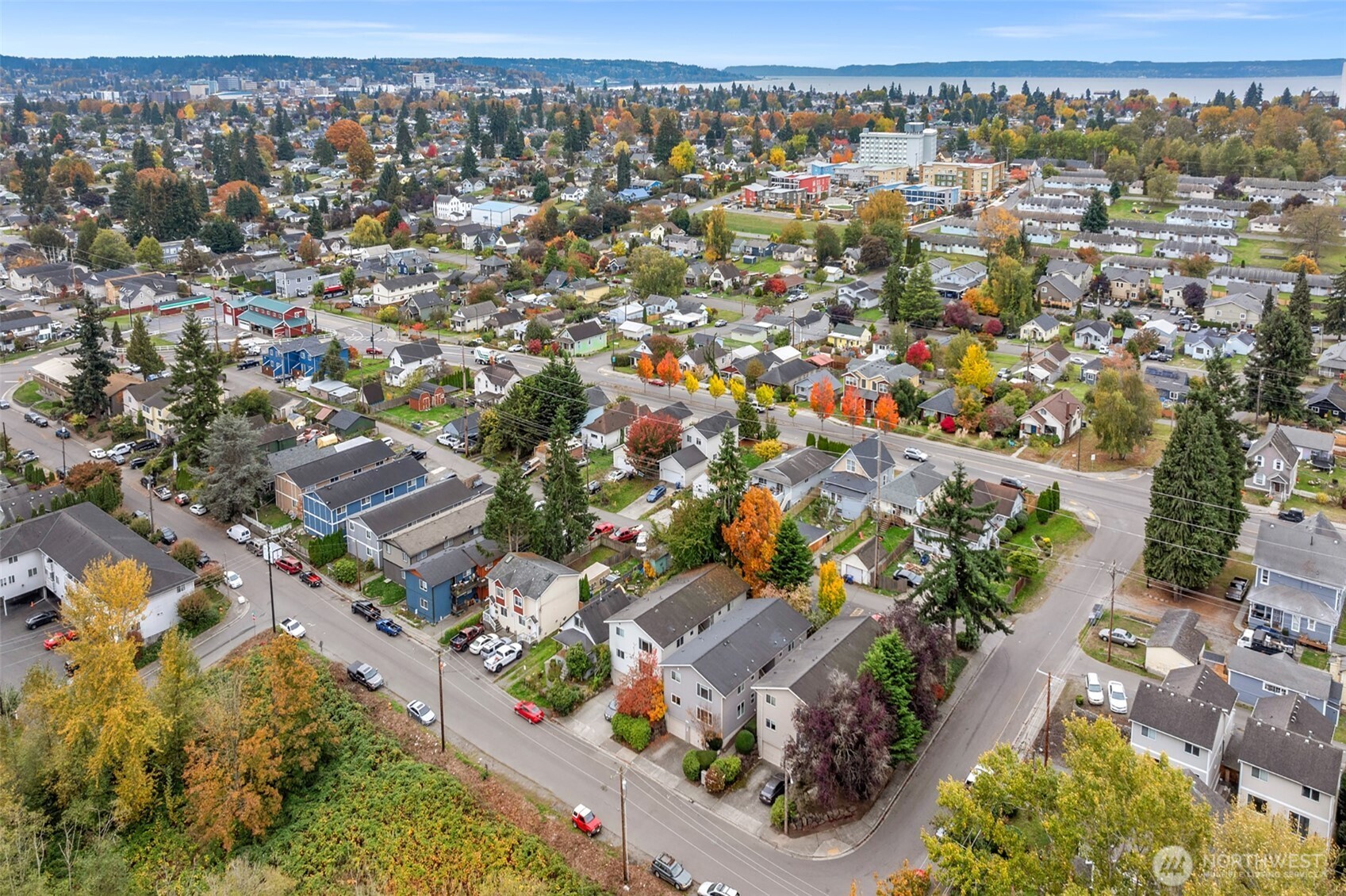 1302 Chestnut Street, Unit 2 Everett, WA 98201 - Photo 27 of 31 an aerial view of multiple house