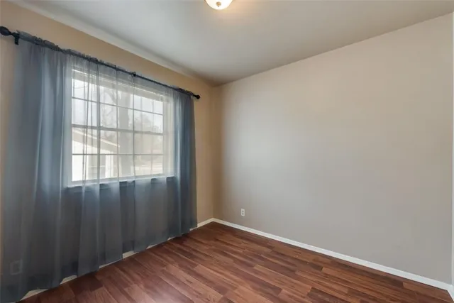 $1,875 | 336 Shoreline Drive, Azle, TX 76020