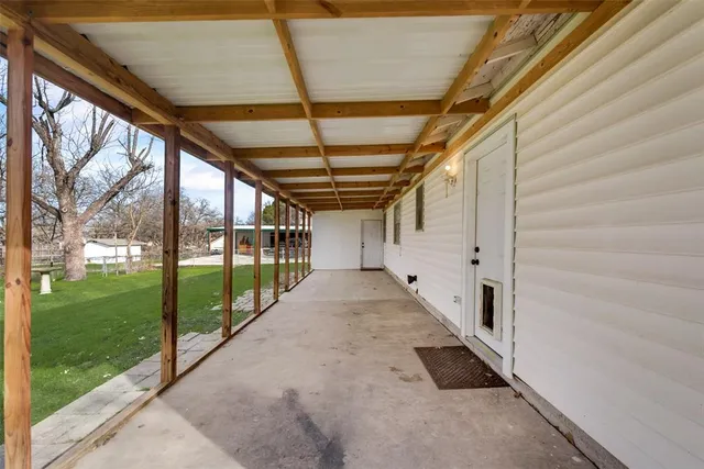 $1,875 | 336 Shoreline Drive, Azle, TX 76020