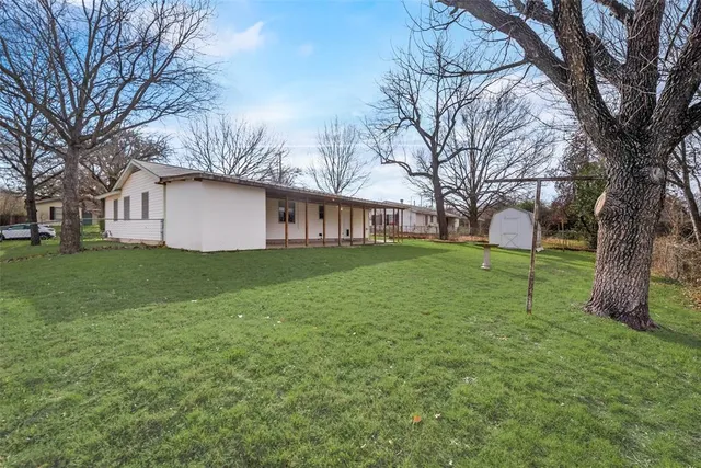 $1,875 | 336 Shoreline Drive, Azle, TX 76020