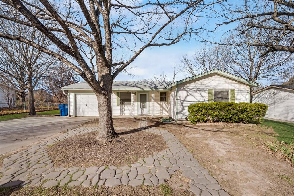 336 Shoreline Drive Azle, TX 76020 - Photo 3 of 20 a front view of a house with a yard and garage