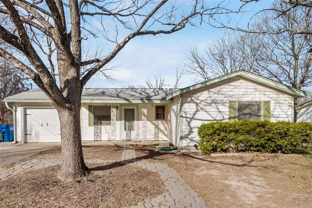 336 Shoreline Drive Azle, TX 76020 - Photo 4 of 20 a front view of a house with garden