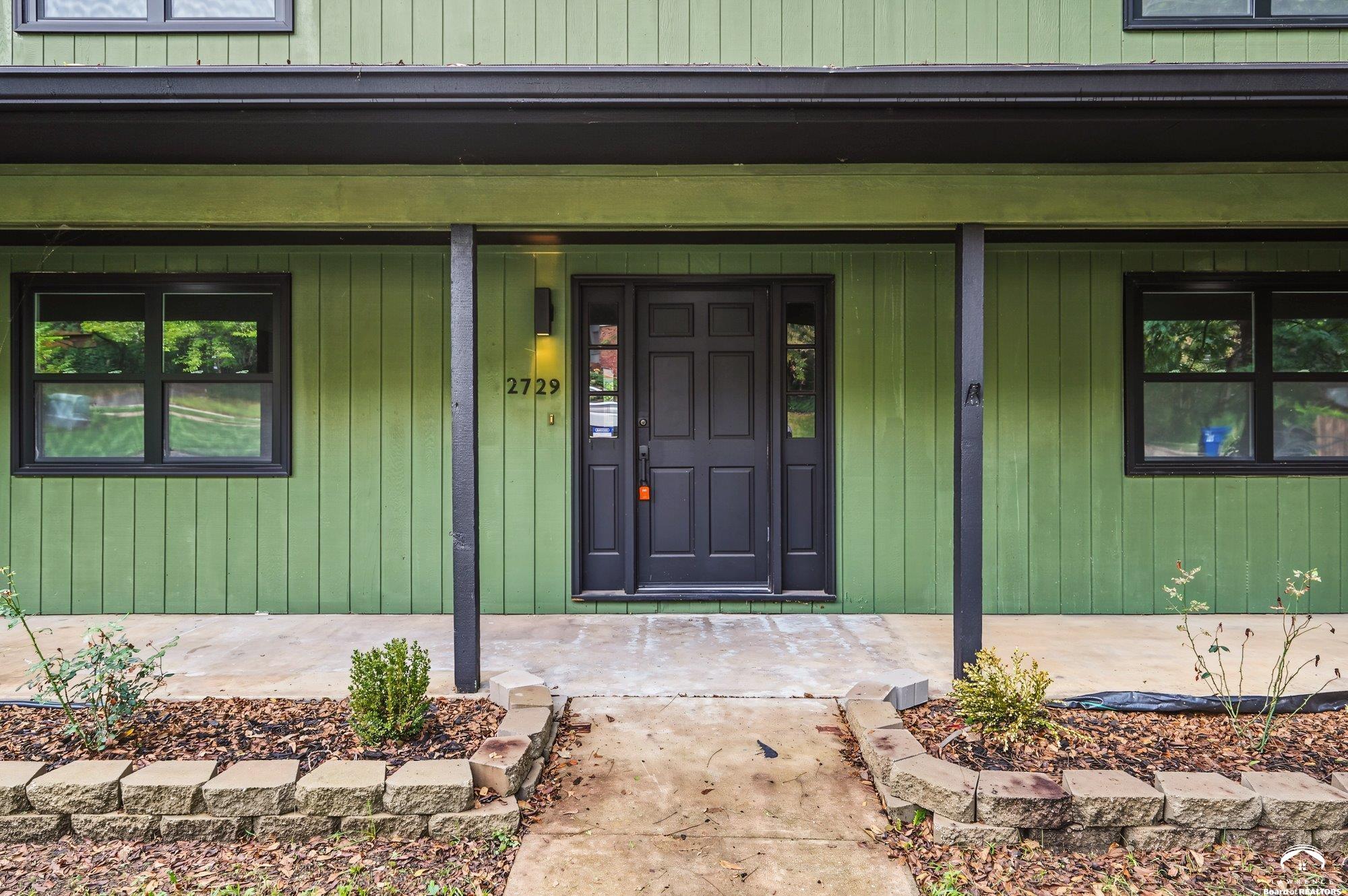 2729 Stratford Road Lawrence, KS 66049 - Photo 3 of 36 Gallery Image 3