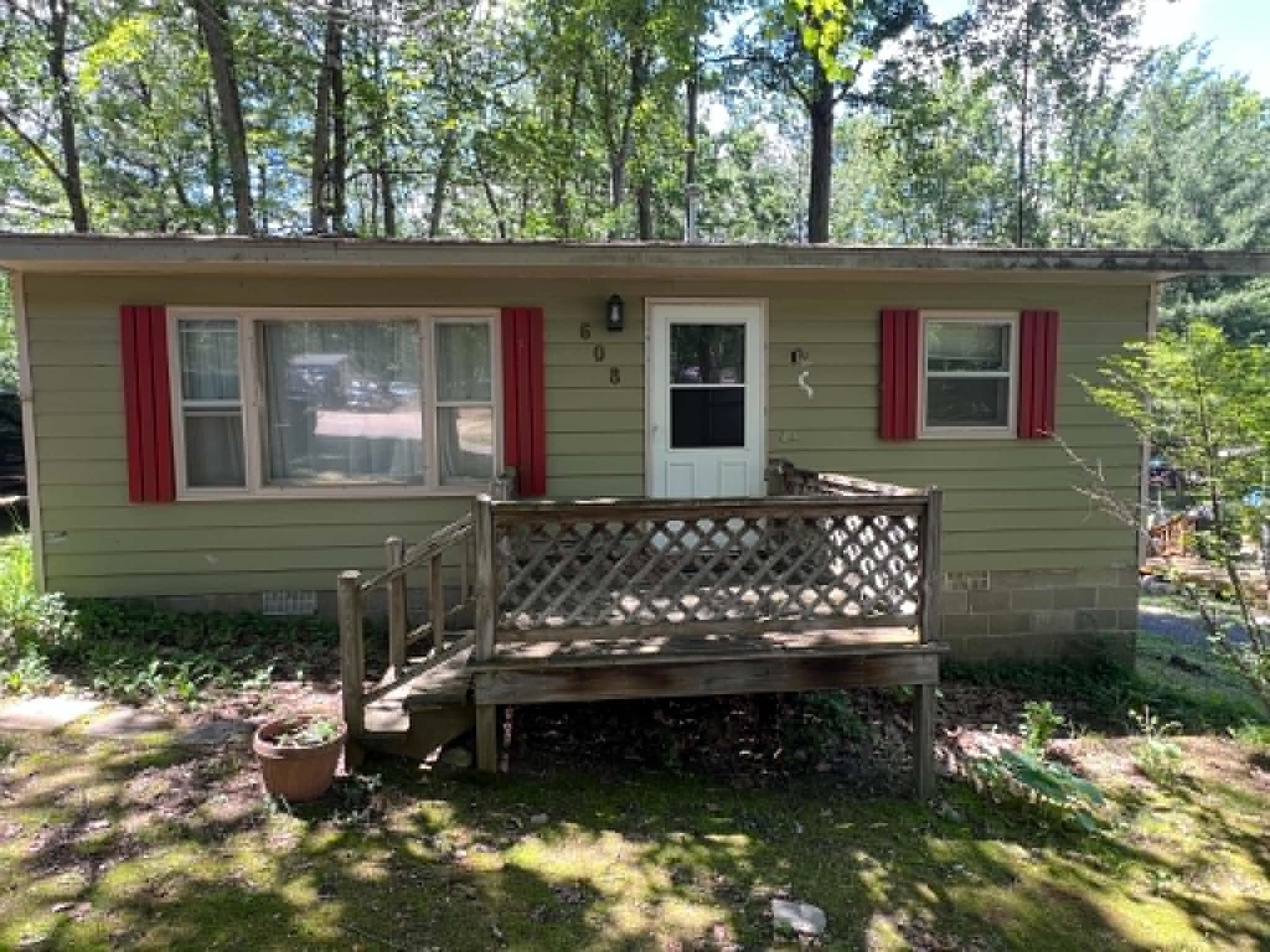 608 Jill Street Harrison, MI 48625 - Photo 1 of 23