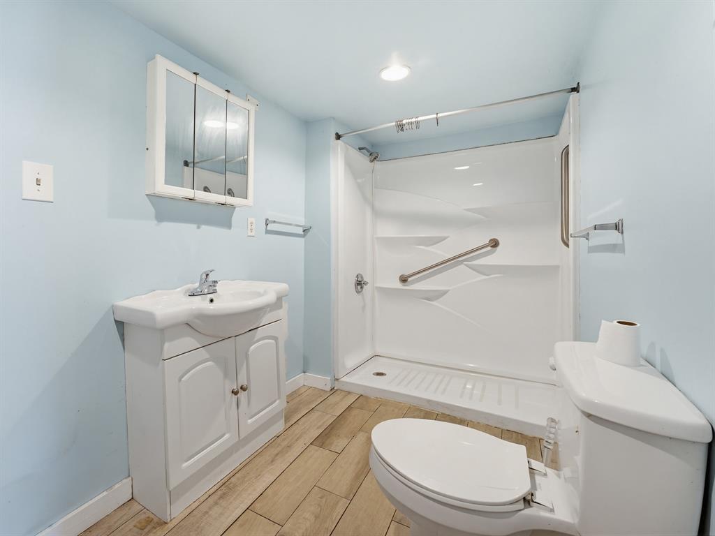 601 South Miller Street Decatur, TX 76234 - Photo 21 of 36 a bathroom with a sink a toilet and shower