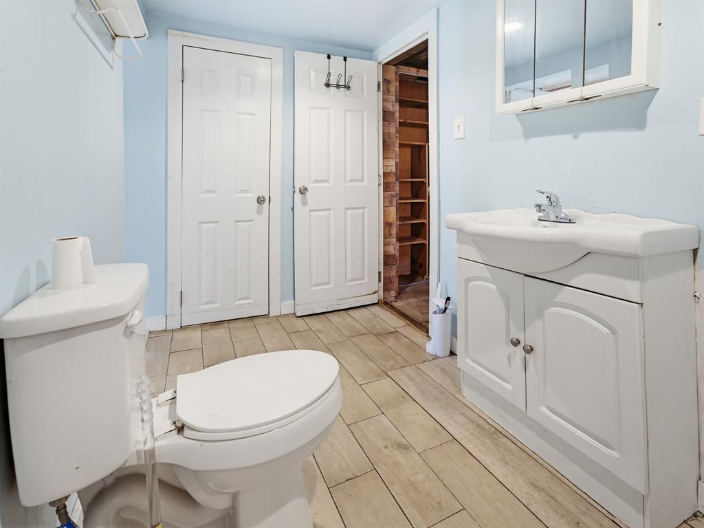601 South Miller Street Decatur, TX 76234 - Photo 22 of 36 a bathroom with a sink a toilet and shower