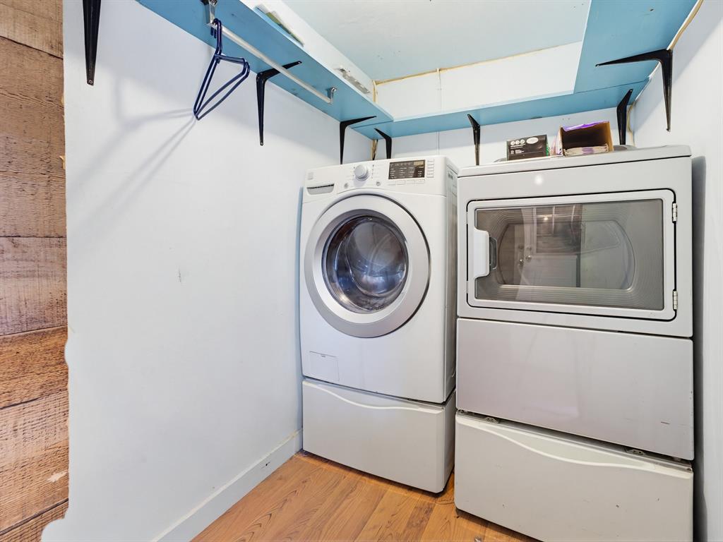 601 South Miller Street Decatur, TX 76234 - Photo 23 of 36 a utility room with dryer and washer