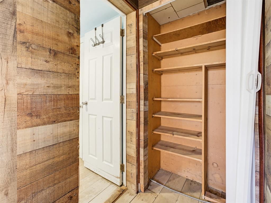 601 South Miller Street Decatur, TX 76234 - Photo 24 of 36 a view of front door and shower