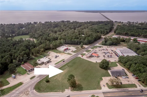 $1,300,000 | Na Na Us-190, Onalaska, TX 77360