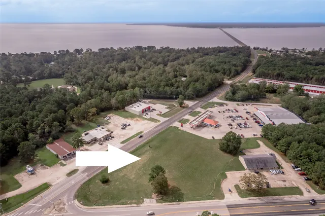 $1,300,000 | Na Na Us-190, Onalaska, TX 77360