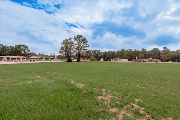 $1,300,000 | Na Na Us-190, Onalaska, TX 77360