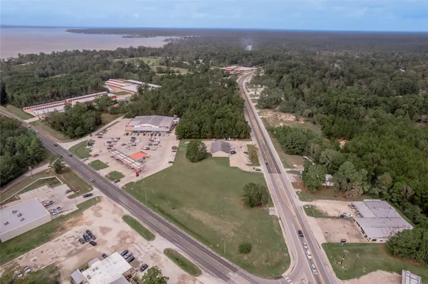 $1,300,000 | Na Na Us-190, Onalaska, TX 77360