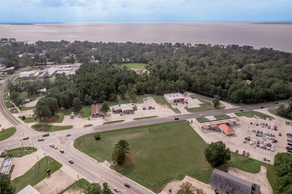 $1,300,000 | Na Na Us-190, Onalaska, TX 77360