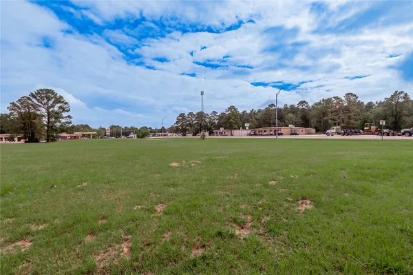 $1,300,000 | Na Na Us-190, Onalaska, TX 77360