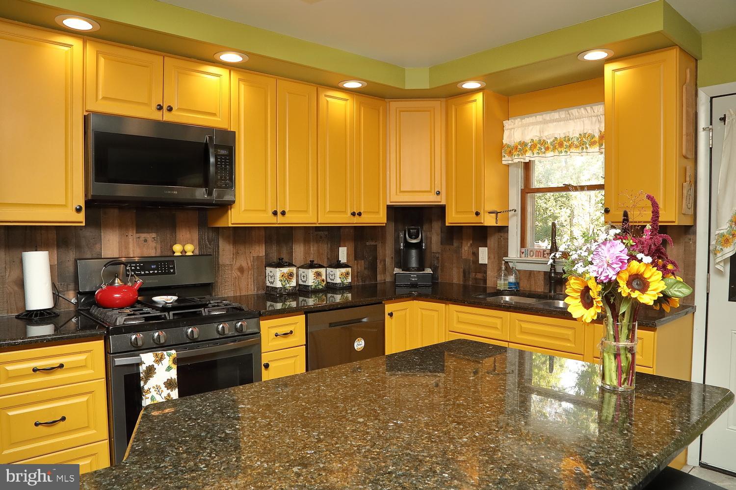 668 Reinholds Road Denver, PA 17517 - Photo 7 of 39 Gallery Image 7
