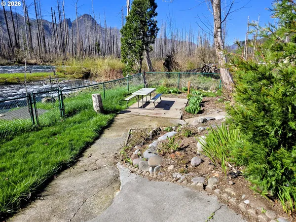 $329,000 | 52912 McKenzie Highway, Blue River, OR 97413