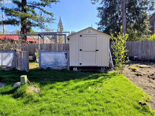 $329,000 | 52912 McKenzie Highway, Blue River, OR 97413