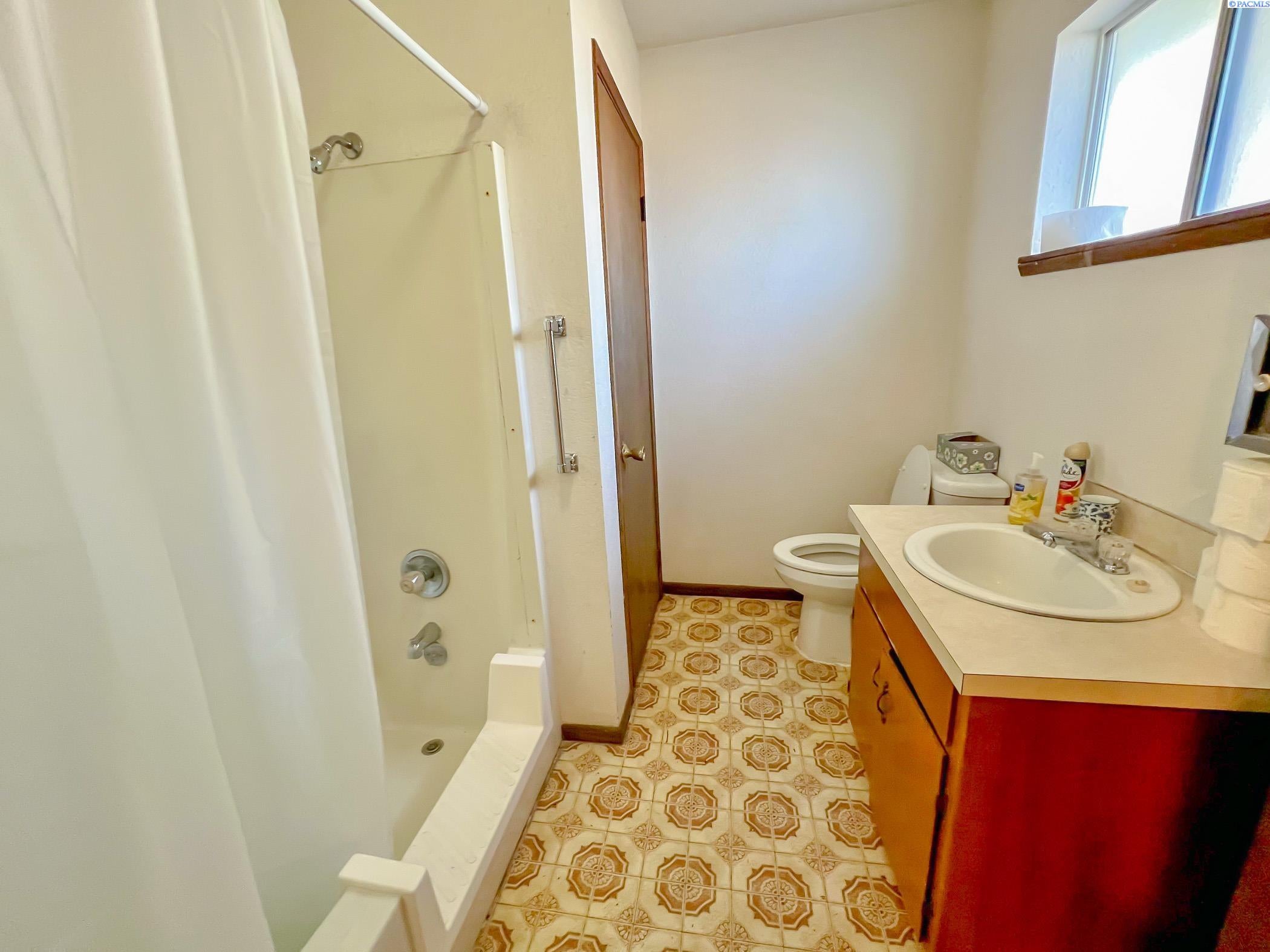 712 A Cemetery Road Sunnyside, WA 98944 - Photo 12 of 17 Gallery Image 12