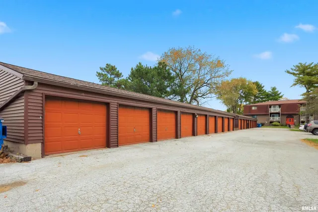 $80,000 | 1249 48th Avenue, Unit 18, East Moline, IL 61244