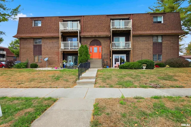 $80,000 | 1249 48th Avenue, Unit 18, East Moline, IL 61244