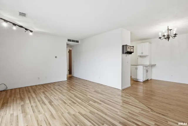 $80,000 | 1249 48th Avenue, Unit 18, East Moline, IL 61244